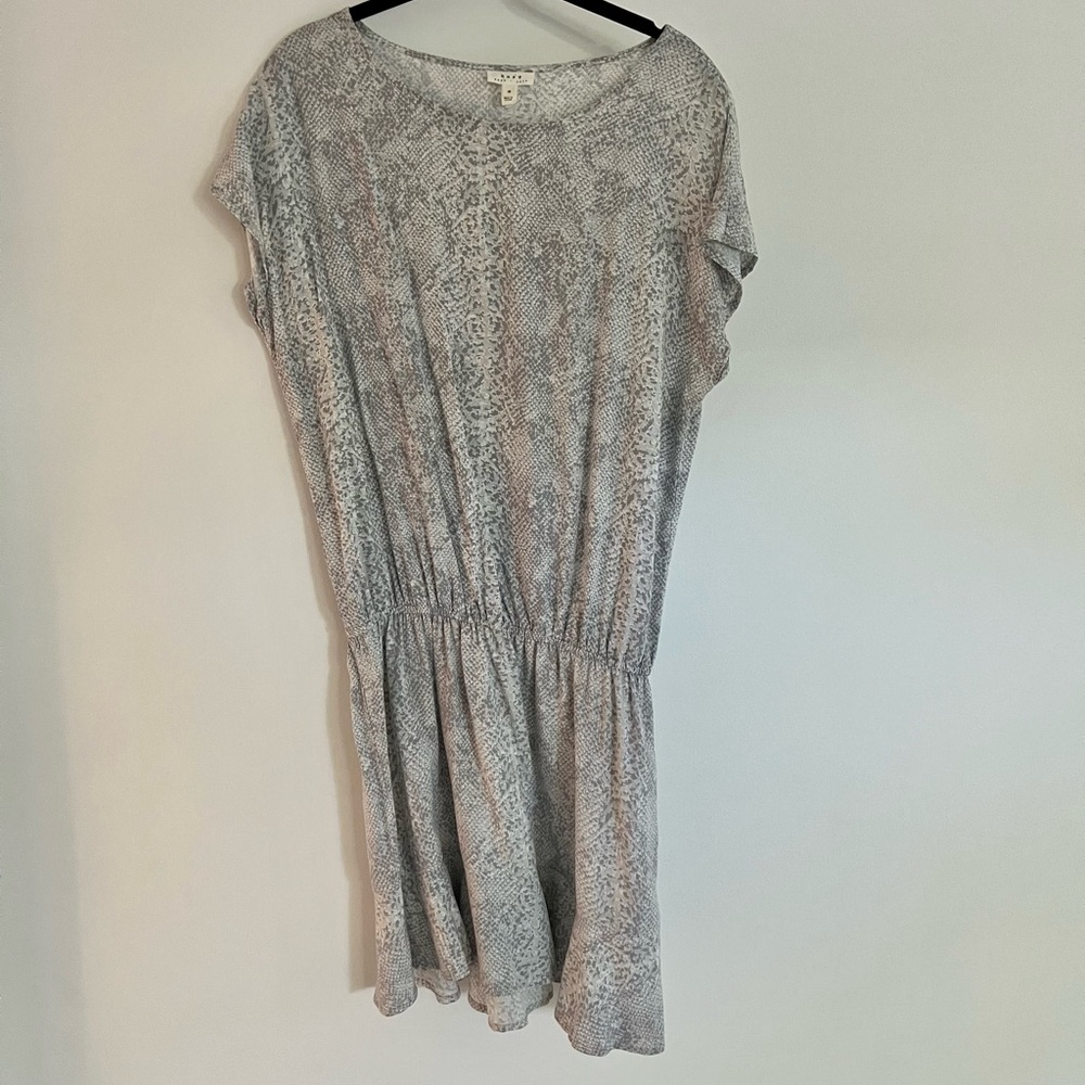 Joie grey snakeskin print silk mini dress with cinched waist and flounced hem S